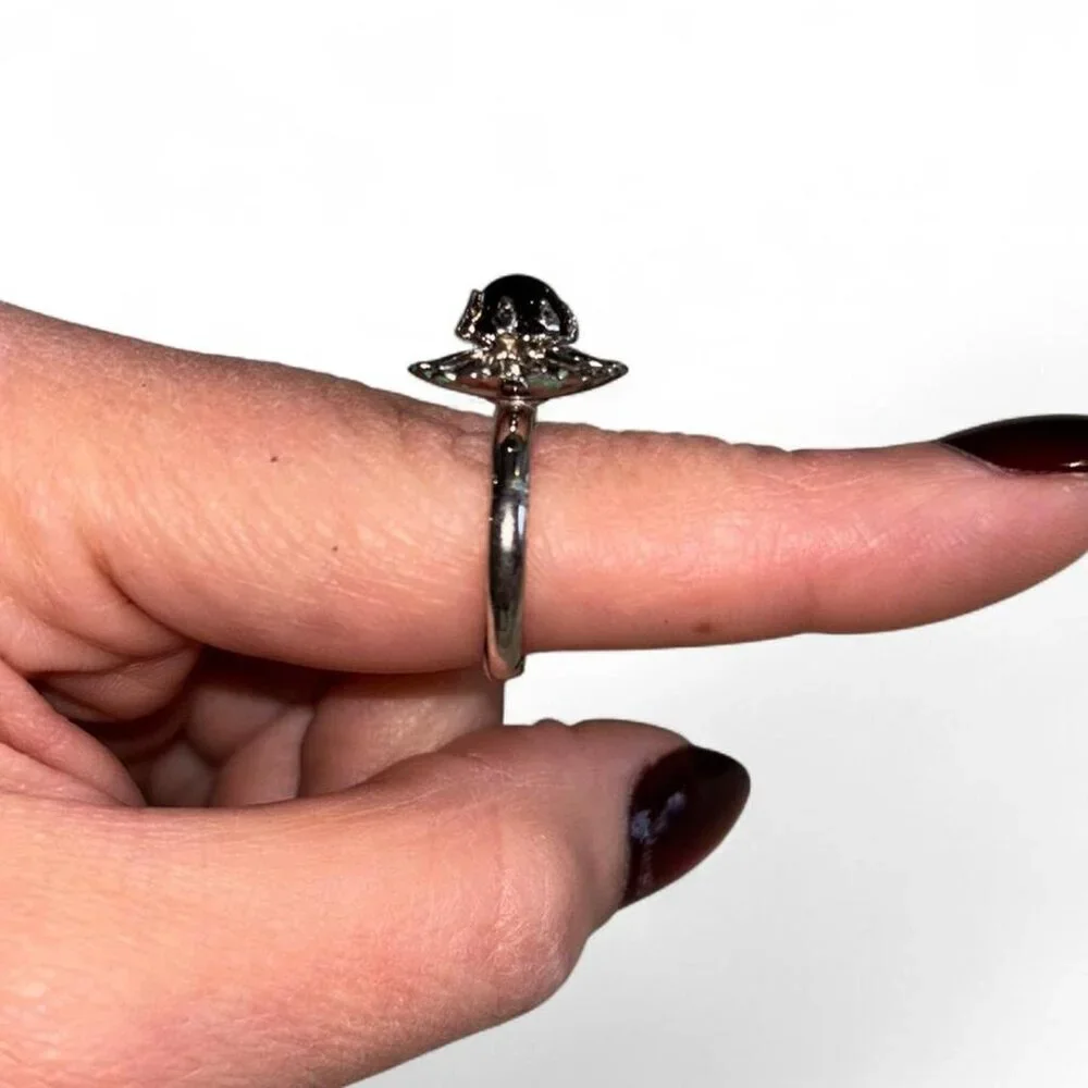 Vintage Sarah‎ Coventry Silver Black Round Flower Medallion Adjustable Band Ring